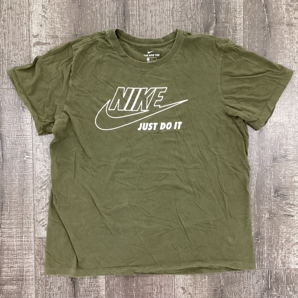 Nike Men’s L Olive Green "Just Do It" Swoosh Graphic Tee The Nike Tee